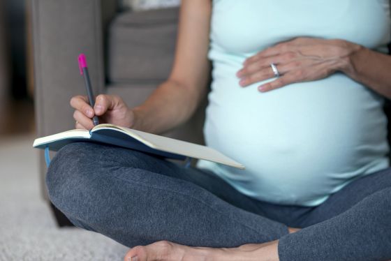 Scholarships for Pregnant Moms [Fulfill Your Education Goals]